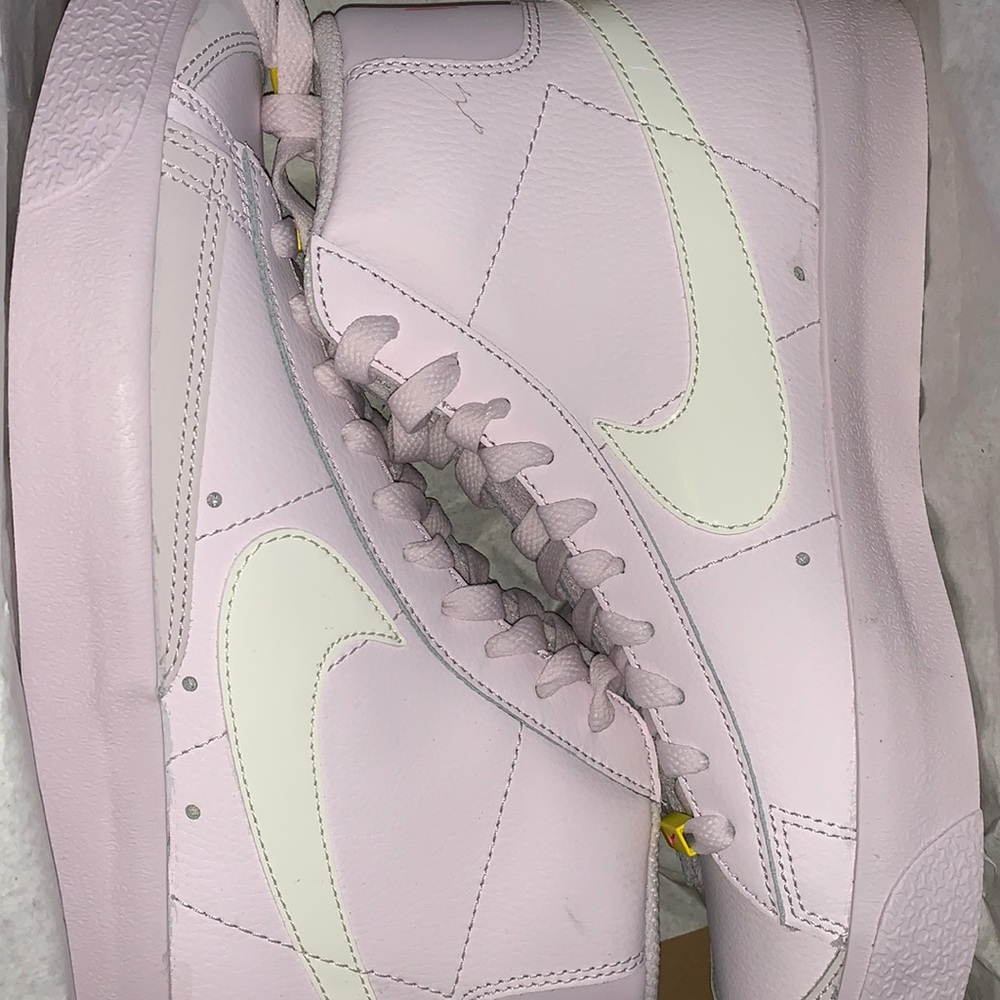 Women's Blazer Rebel Mid-Top Sneakers